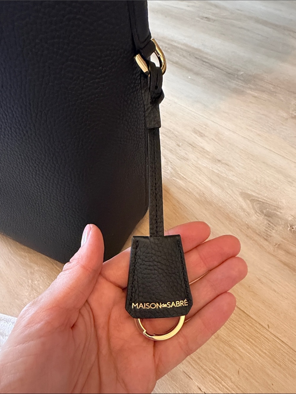 Maison de Sabre Black Leather bucket Bag smoking home like new with 2 charms - Picture 14 of 15